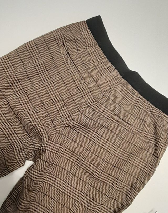 Pantaloni a quadri Stradivarius