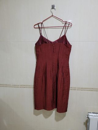 Vestido de fiesta de tirantes con chal a juego