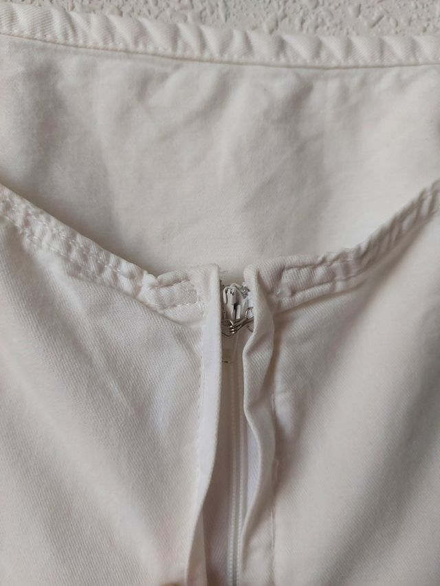 Vestido corto blanco de tirantes