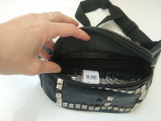 Riñonera negra de polipiel customizada