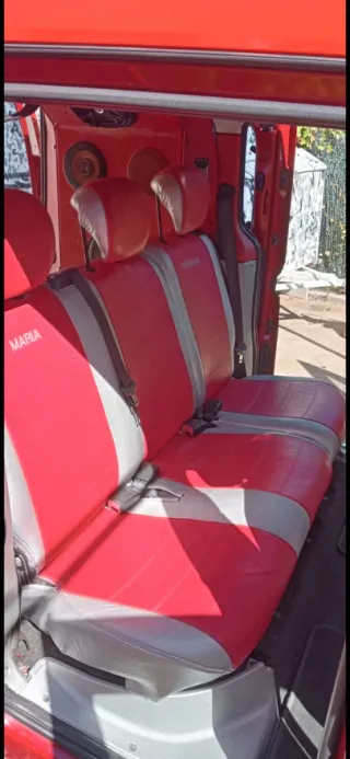 Citroen Berlingo 2002, totalmente tuneada y todo homologado, la más alta de su gama, con dos puertas laterales,no se va sin transferir.