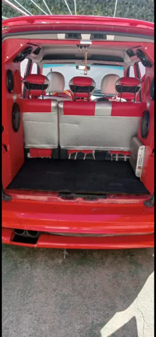 Citroen Berlingo 2002, totalmente tuneada y todo homologado, la más alta de su gama, con dos puertas laterales,no se va sin transferir.