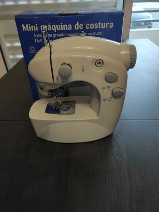 Mini Máquina de Costura - Coats & Clark
