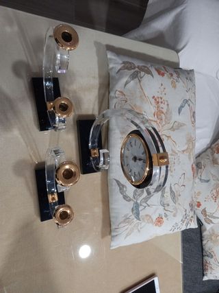 candelabros y reloj metacrilato