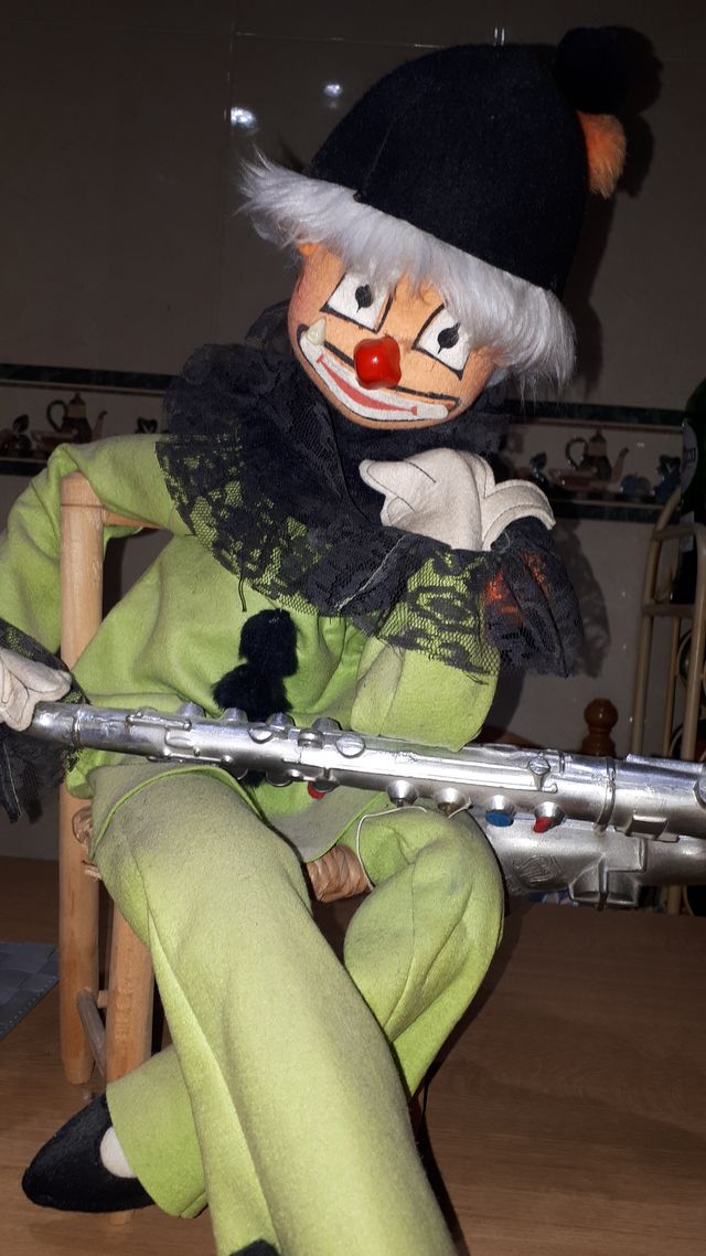 PAYASO CON SAXOFÓN. MUÑECO FIELTRO. AÑOS 70