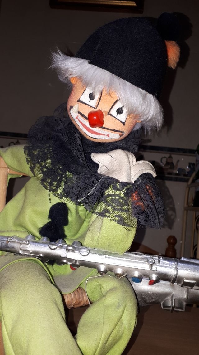 PAYASO CON SAXOFÓN. MUÑECO FIELTRO. AÑOS 70