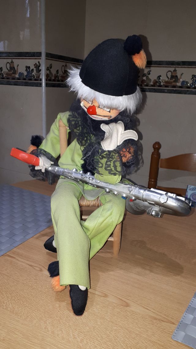 PAYASO CON SAXOFÓN. MUÑECO FIELTRO. AÑOS 70
