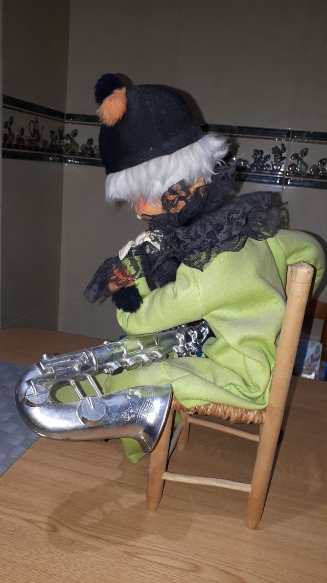 PAYASO CON SAXOFÓN. MUÑECO FIELTRO. AÑOS 70