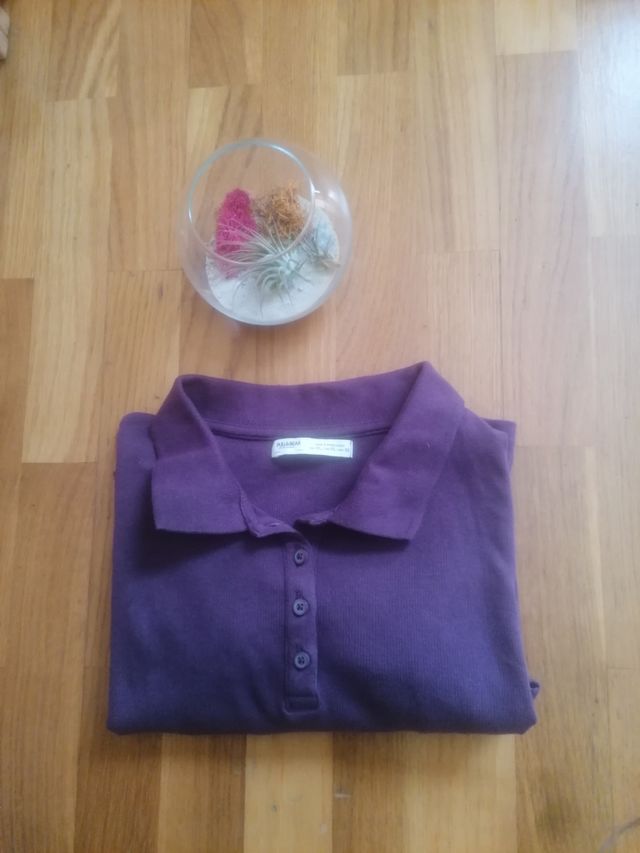 camiseta morada