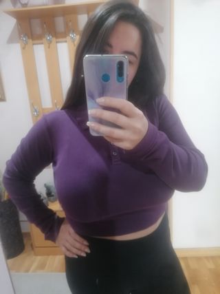 camiseta morada