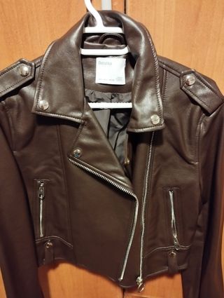 VENDO CAZADORA BIKER EFECTO PIEL BERSHKA.