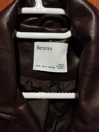 VENDO CAZADORA BIKER EFECTO PIEL BERSHKA.
