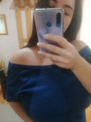 camiseta azul espalda descubierta
