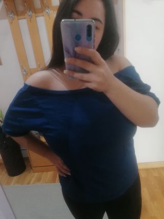 camiseta azul espalda descubierta