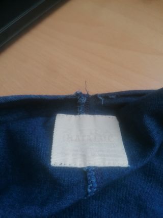 camiseta azul espalda descubierta