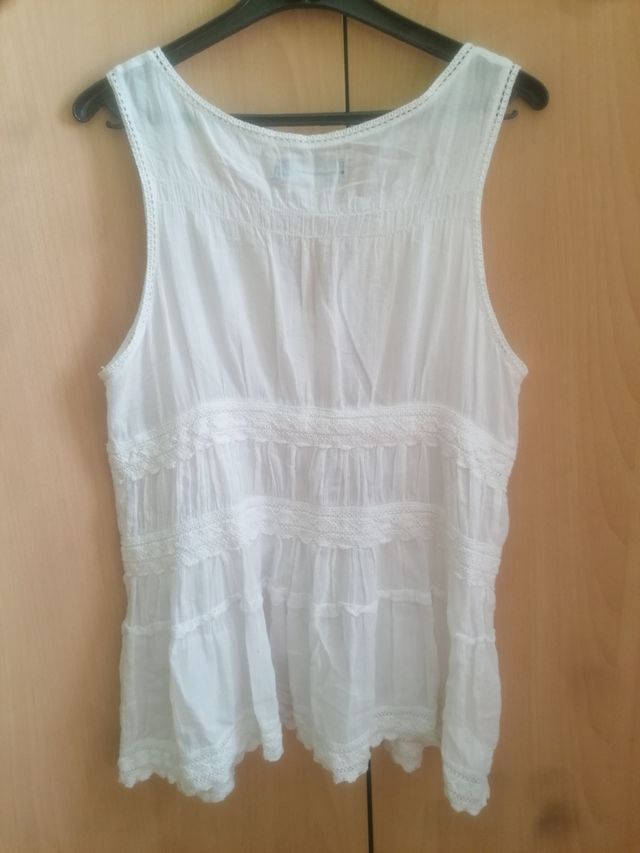 camiseta de tirantes con botones