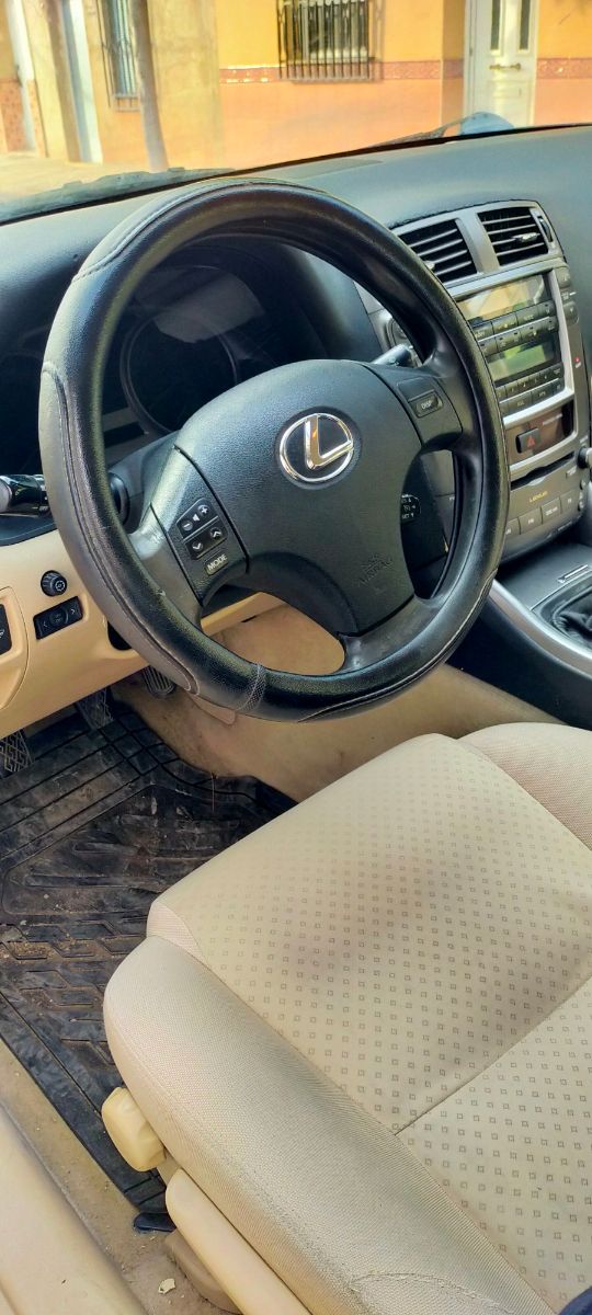 Lexus IS 2006 - foto 1
