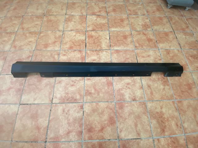 Estribera Mercedes Clase C W204. A2046900440