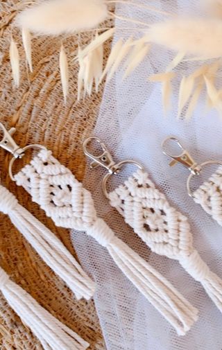 Llaveros de macramé (recordatorios boda)