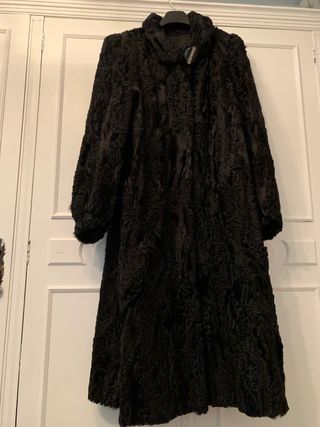 Abrigo negro Astrakán