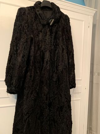 Abrigo negro Astrakán
