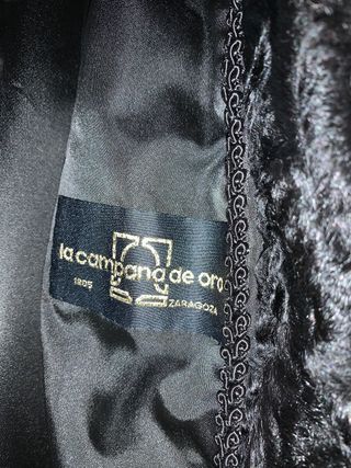 Abrigo negro Astrakán