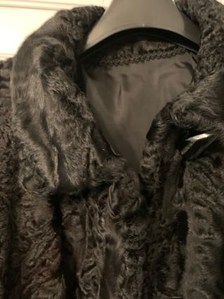 Abrigo negro Astrakán