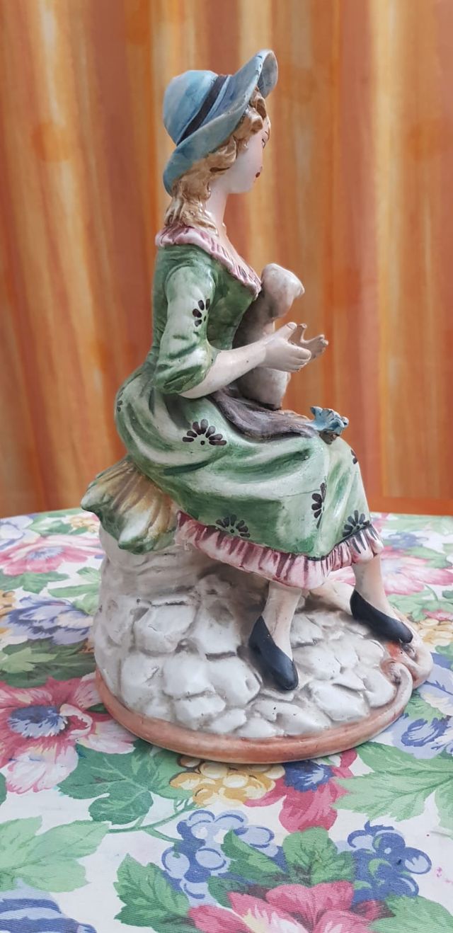 Statua Dama con pecorella