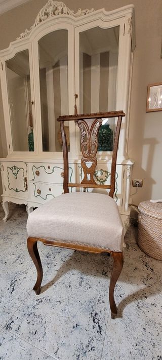 Silla de madera tapizada