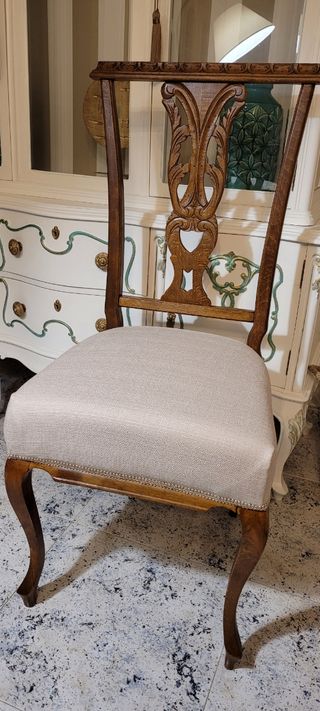 Silla de madera tapizada