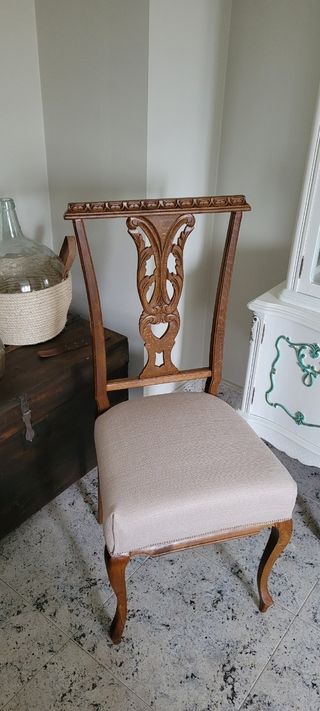 Silla de madera tapizada