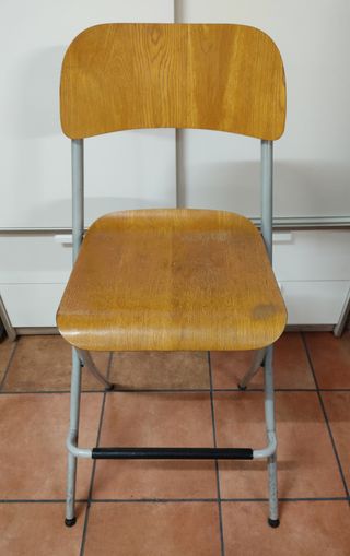 Taburete o silla alta plegable