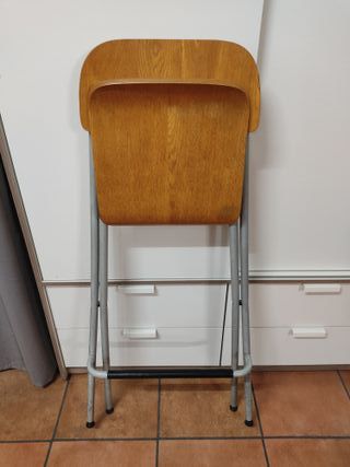 Taburete o silla alta plegable