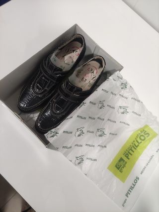 Zapatos nuevos sin usar marca Pitillos