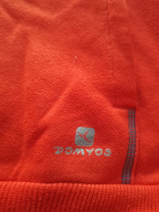 sudadera naranja DOMYOS (decathlon)