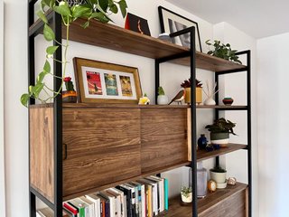 Estantería industrial a medida en madera maciza