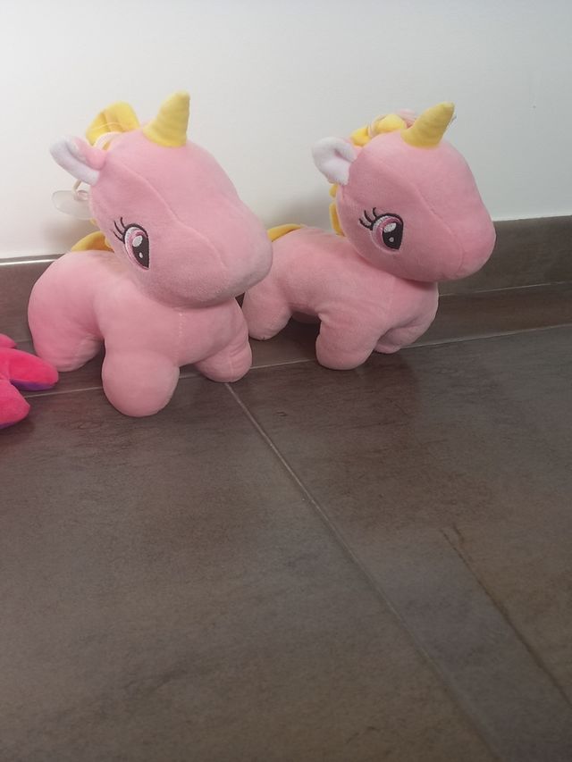 Variedad de peluches