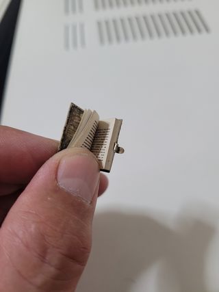 LIBRITO MINIATURA UNO DE LOS MAS PEQUEÑO DEL MUNDO