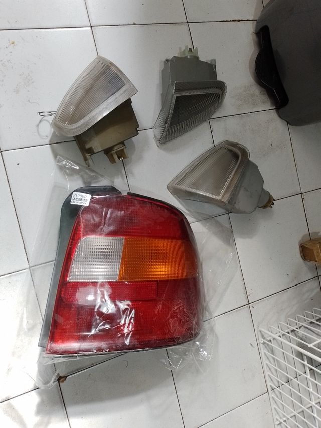 Faróis e sinais de viragem para carros Opel Omega