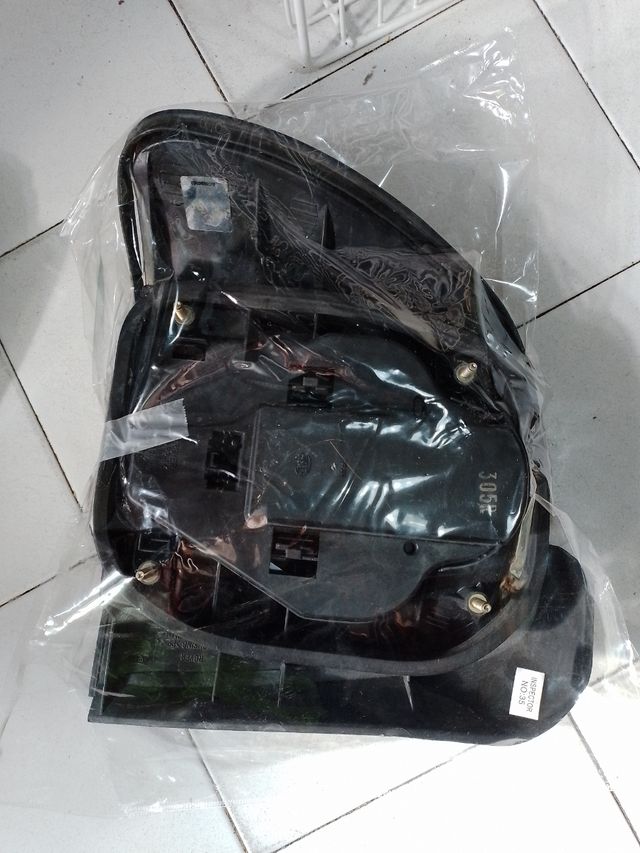 Faróis e sinais de viragem para carros Opel Omega