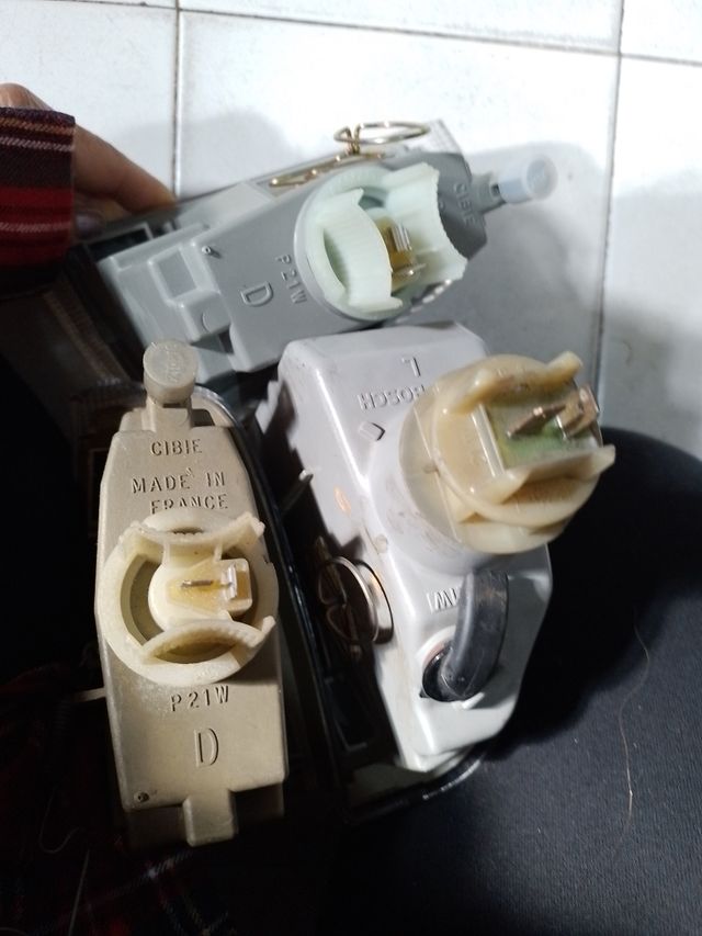 Faróis e sinais de viragem para carros Opel Omega