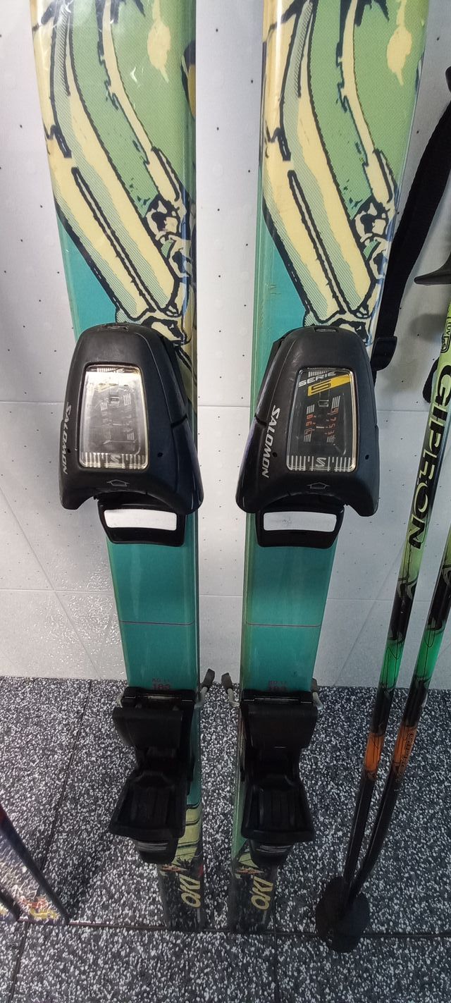 REBAJA DE PRECIO. PAREJA DE ESQUÍS