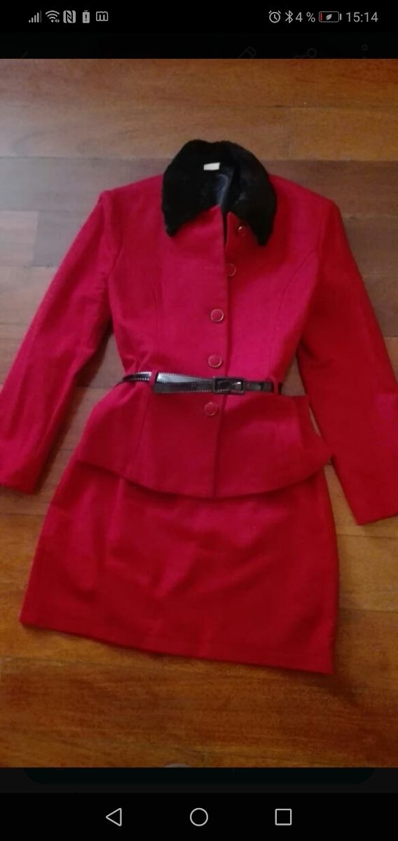 traje rojo falda chaqueta