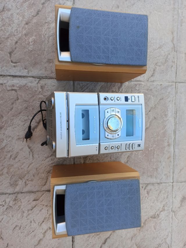 Equipo de música SANYO casi regalo 