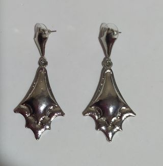 Pendientes largos plateados a estrenar con regalo