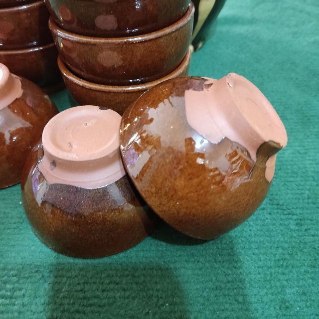 Juego de vino, jarra y cuencos