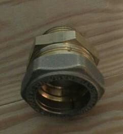 Raccordo tubo solare