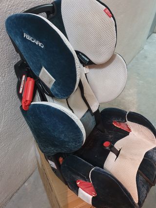 silla de bebé y niño para el coche marca RECARO.
