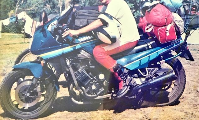 YAMAHA FZ 750 GÉNESIS