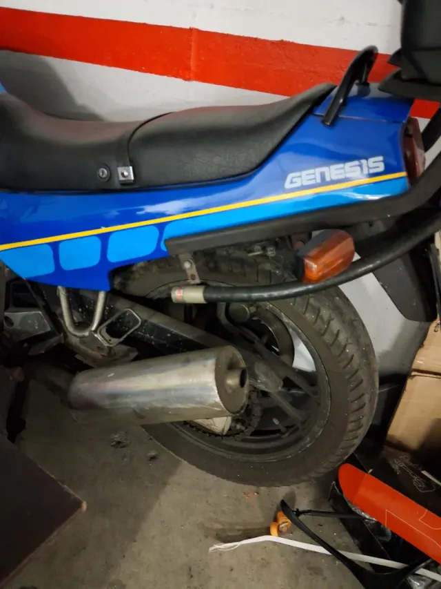 YAMAHA FZ 750 GÉNESIS